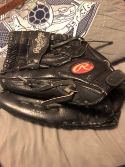 Rawlings Black Outfield glove for Left handers 13 inches