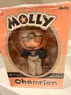 Popmart Molly x Champion Figure