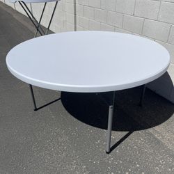 Round Table Mesa Redonda