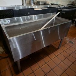 Contenedor de hielo para barra baja