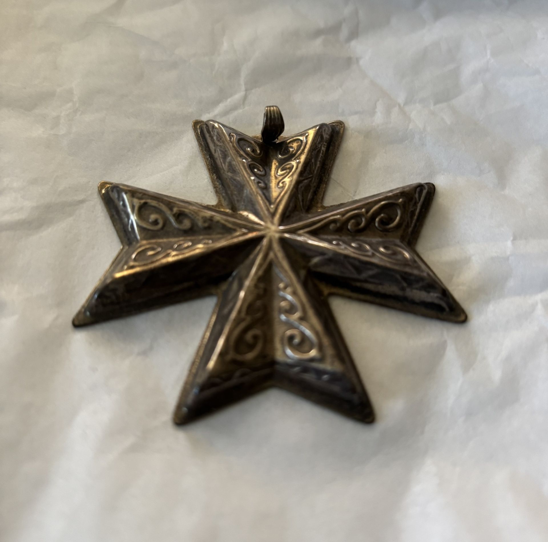 Decorative Sterling Silver Reed and Barton Christmas Ornament. 1977.