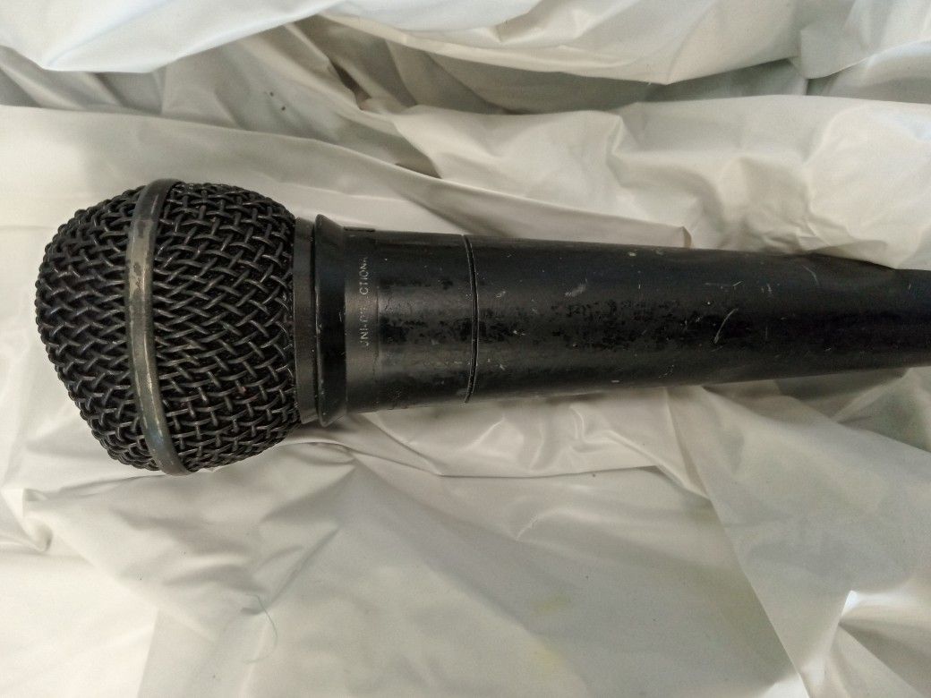 Professional Microphone – AS-IS (Used)
