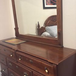 Dresser With Mirror