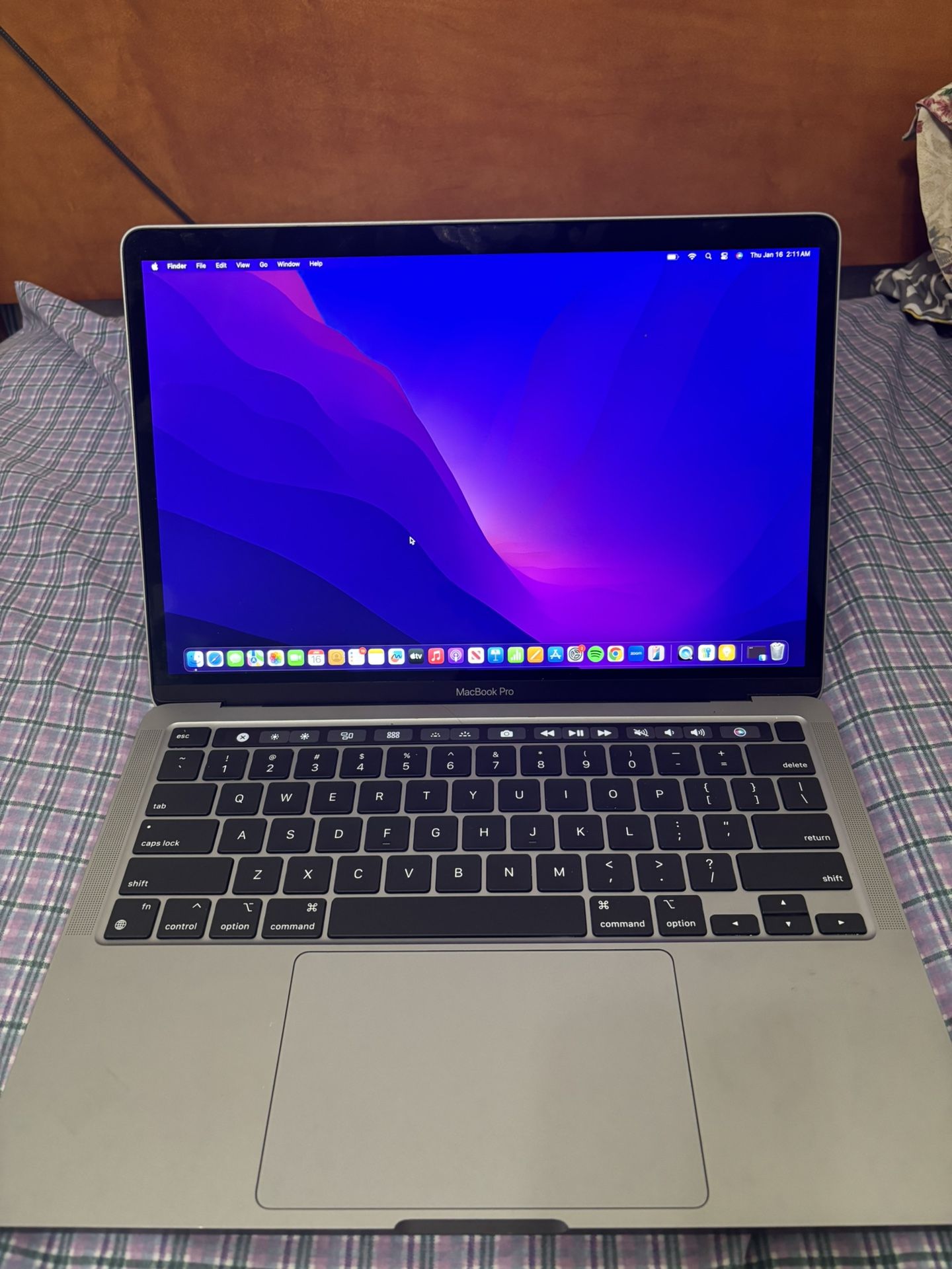 Macbook Pro M2 2022 13"in