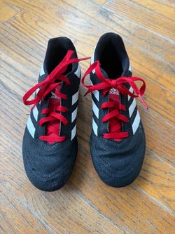 Kids soccer cleats size 13