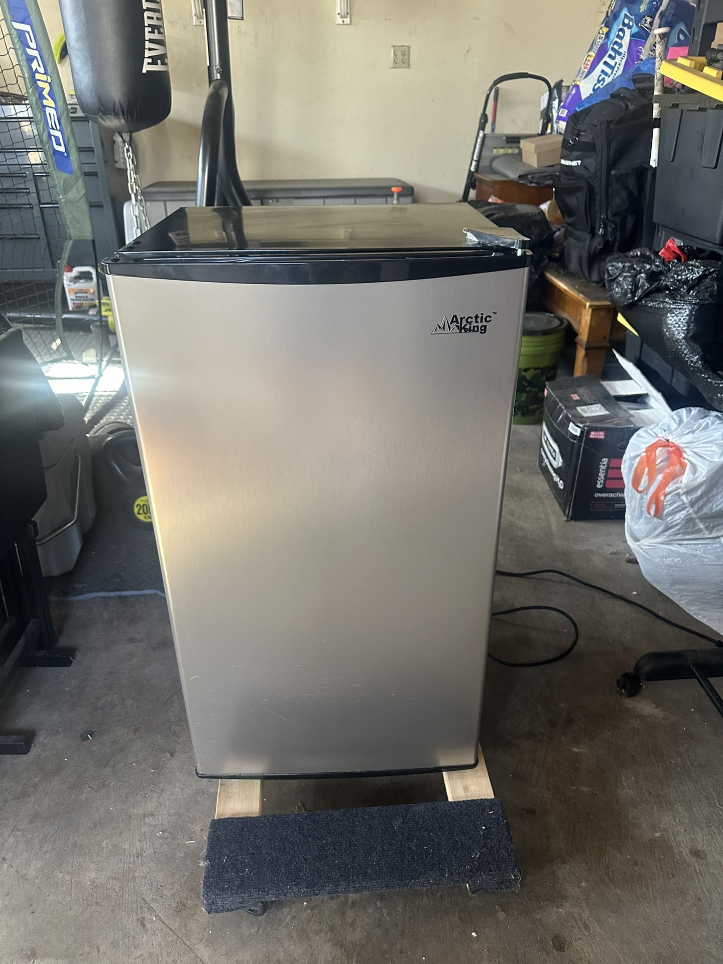 Artic king mini fridge with freezer included