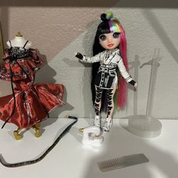 RAINBOW HIGH DOLL - EXCLUSIVE Jett Dawson Doll + Playset