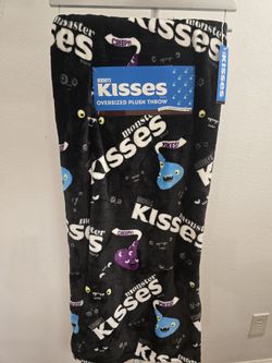 Hershey’s Kisses Halloween Oversized Plush Throw Blanket NWT