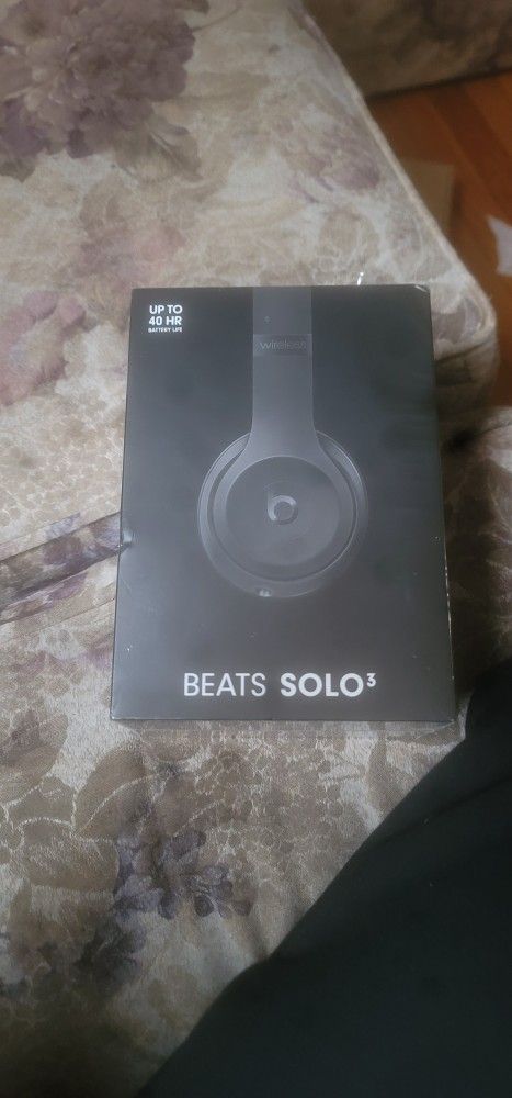 Beats Solo 3 BLACK (Still In Plastic)