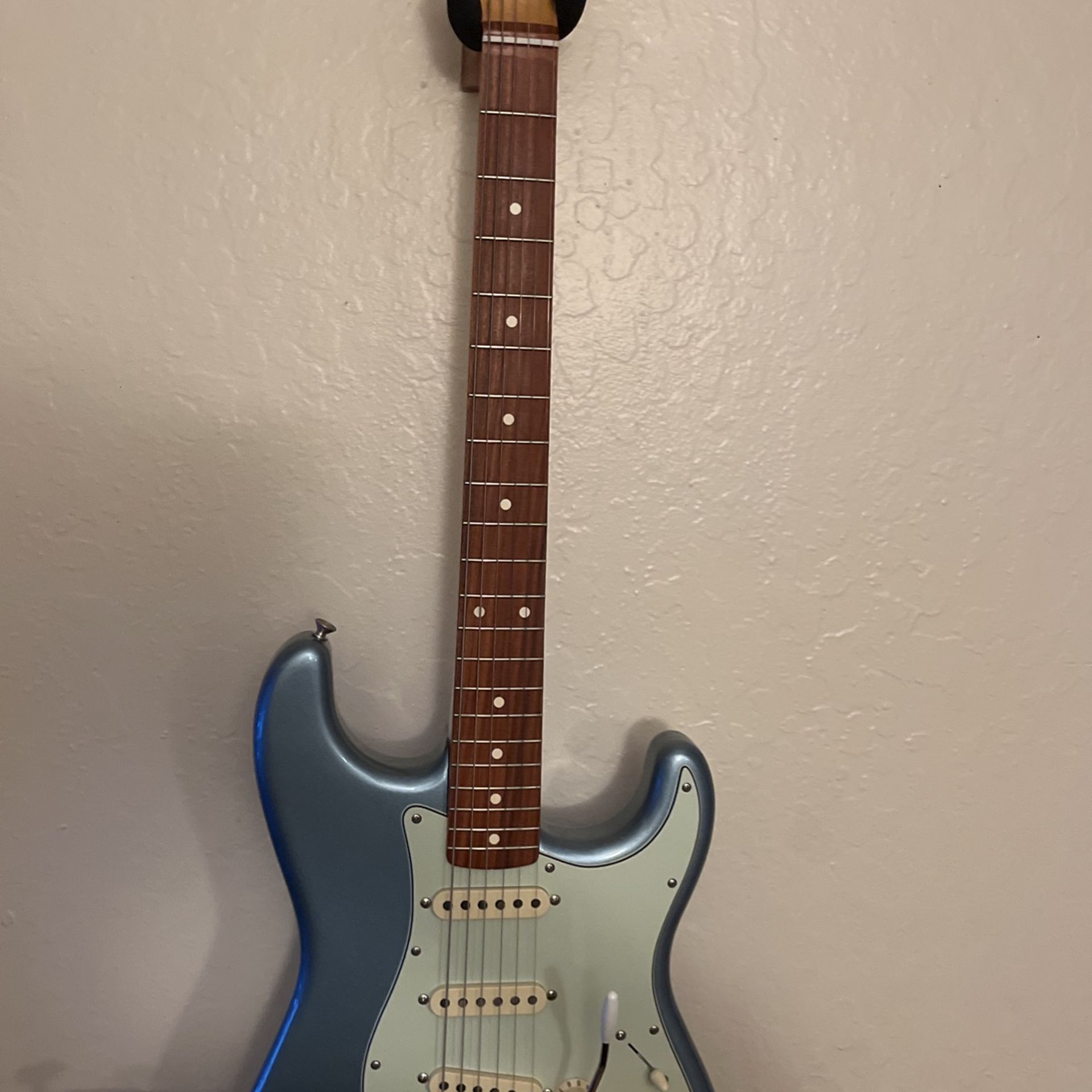 Fender Stratocaster Vintera ‘60s Ice blue