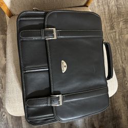Black Leather Samsonite Briefcase In Excellent Condition Like New 