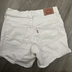Women Shorts Size 26 Levi 