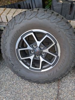 (5) Jeep Wrangler Rubicon Wheels with BFG KO2s