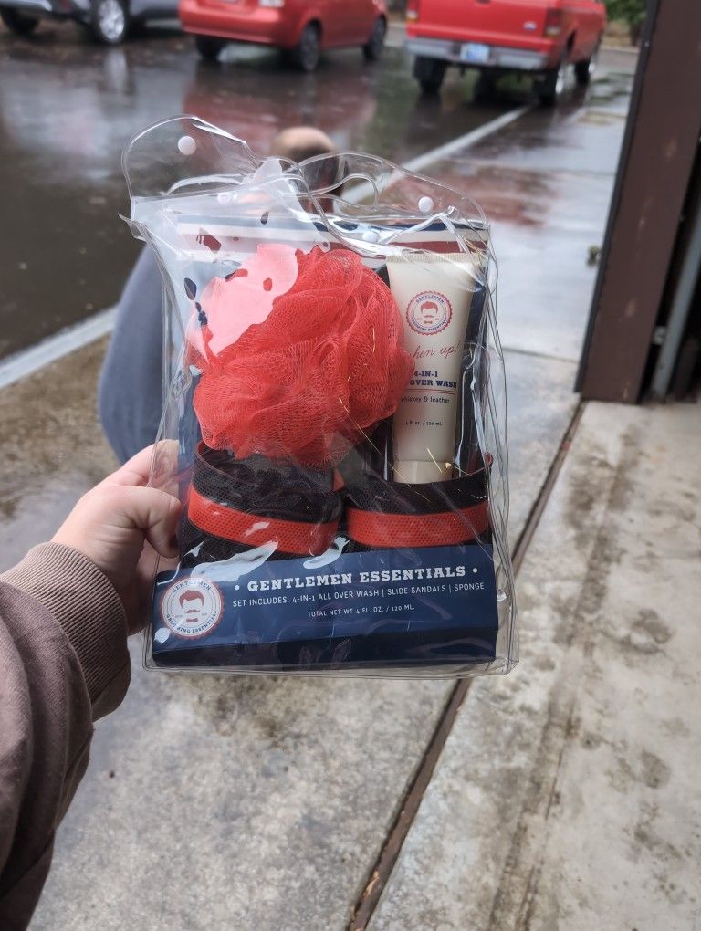 Men's Shower Shoes And Supplies 