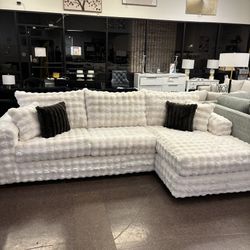 Sectional With Chaise 