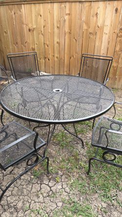 mesa de patio sillas mesedoras