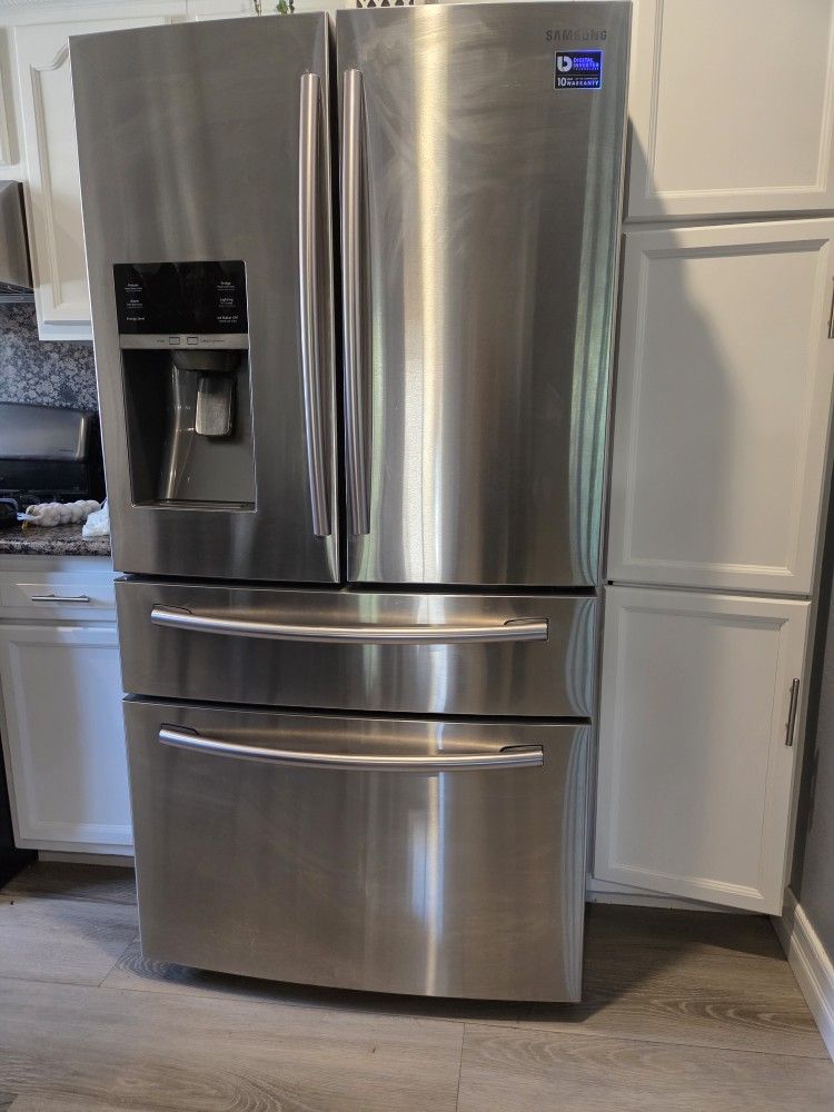SAMSUNG REFRIGERATOR