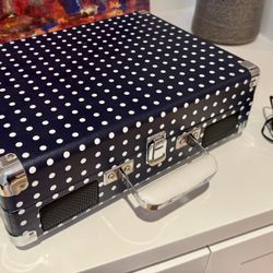 Record Player: Crosley CR8005A-PK1