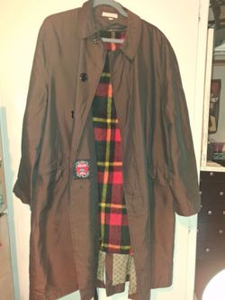 VINTAGE BRIAR HALL waterproof trenchcoat with removable plaid lining SIZE 44R unisex.  Mint condition, never worn