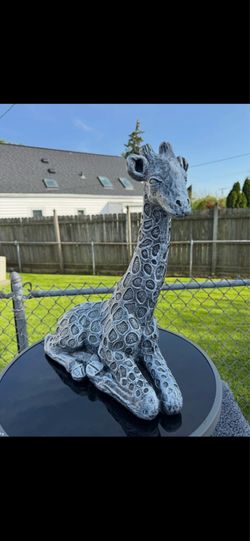 Giraffe statue