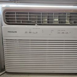 Wall AC unit- Frigidaire