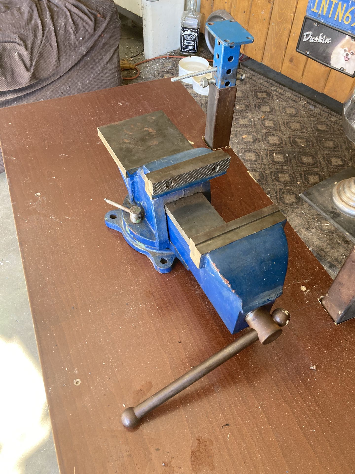 Bench vice