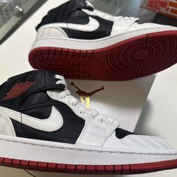 Nike Air Jordan 1 Mid Size 7.5