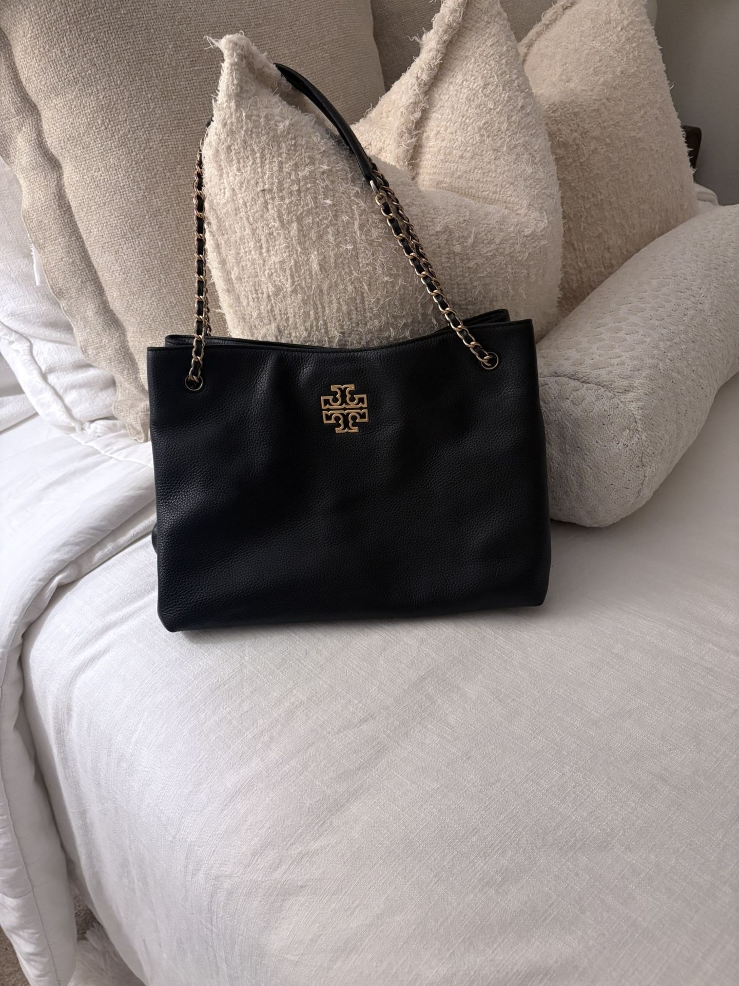 Tory Burch leather Tote. If You get today I’ll do lower price!:)