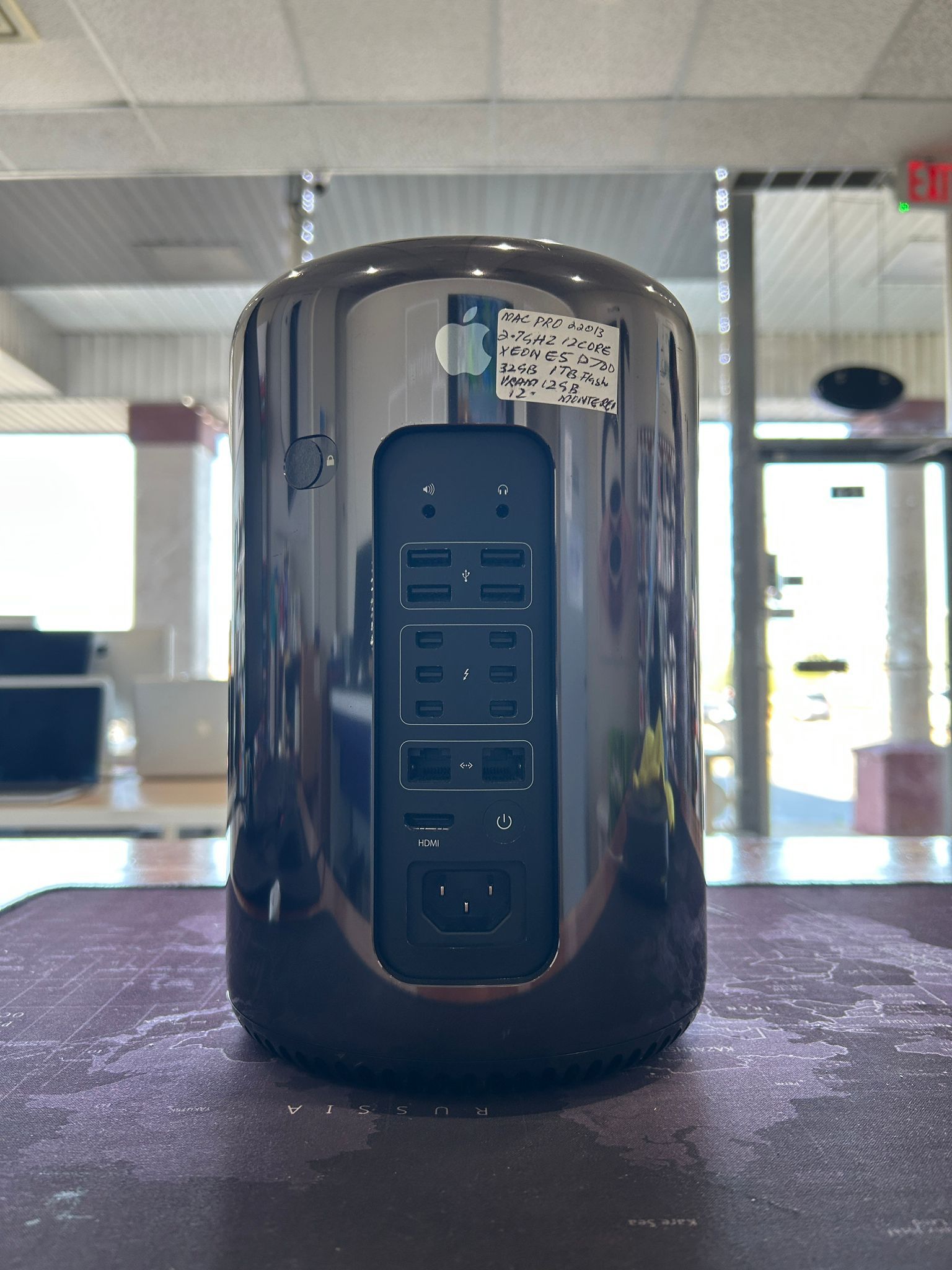 Apple Mac Pro D700 32GB RAM 1TB SSD AMD FirePro 12GB VRAM Graphics -Audio Recording//Video Editing