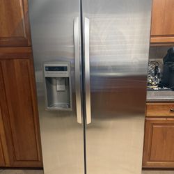 LG Stainless Steel Refrigerator With Water And Ice Maker