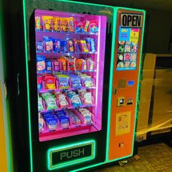 Smart Vending Machine with Digital Ad Screen