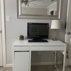 IKEA MICKE Desk