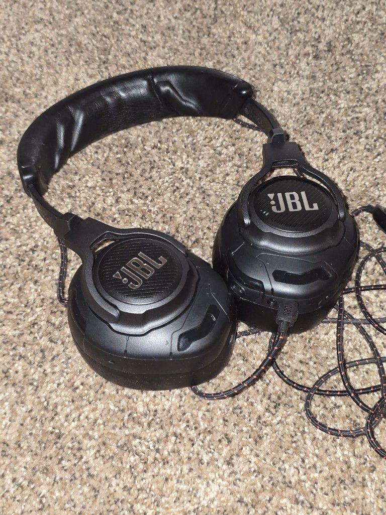 Gaming Headset JBL Quantum One Wired Over Ear Gaming Headset Headphones Xbox PC PS5 Nintendo VR