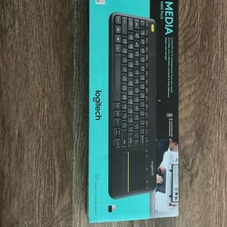 *Brand NEW* Media K400 Plus Logitech Keyboard + Mousepad
