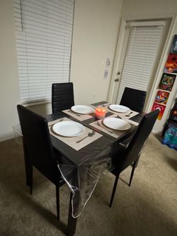 Dining Table Set – Like New