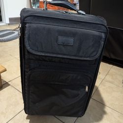 Black suitcase luggage 22x14x9 missing handle