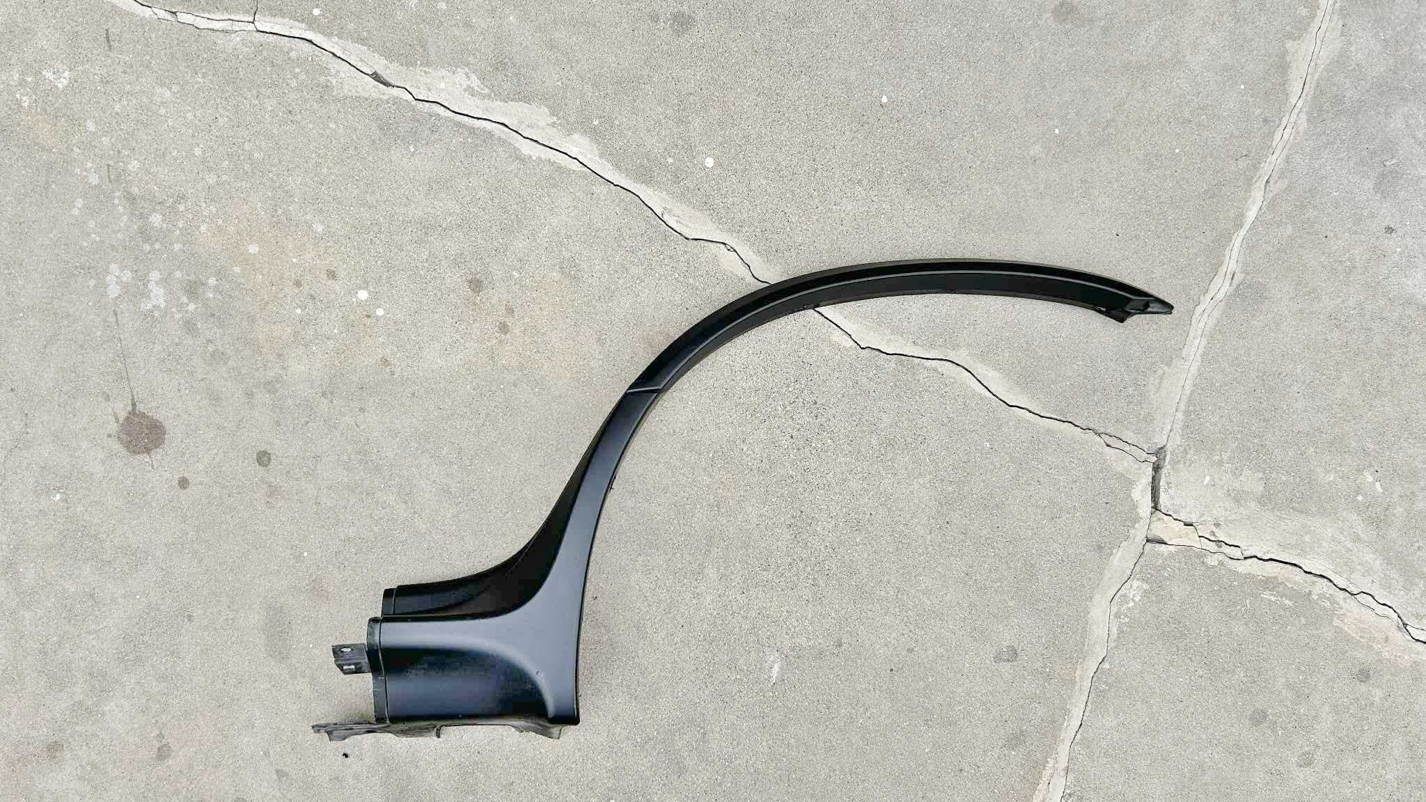 BMW E53 X5 4.6is 4.8is OEM Rear Left Upper Driver Extended Fender Flare