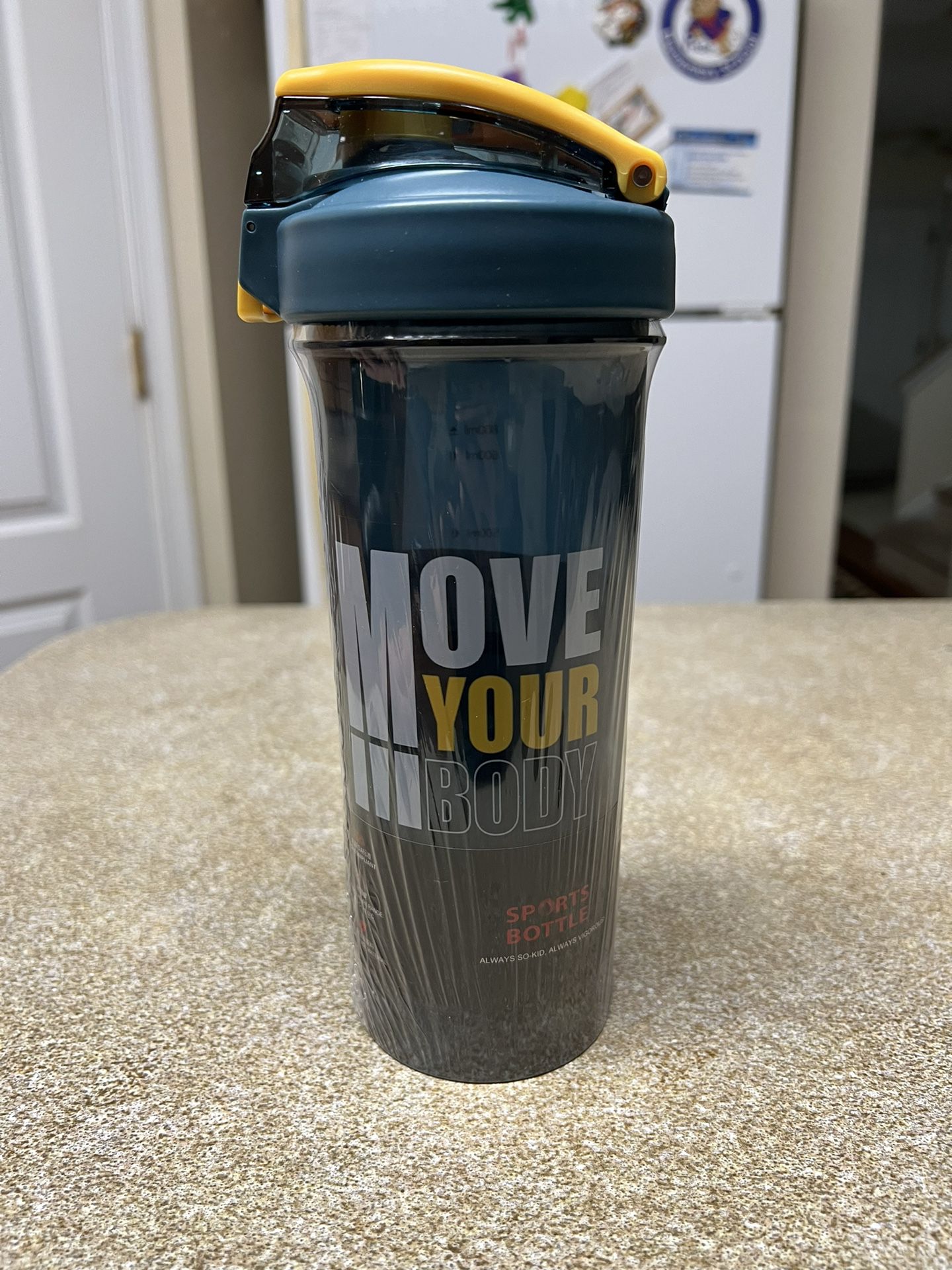Blender Protein Shaker Bottle for protein mixes, for Work, Gym, and Travelling.