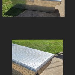 Diamond Plate Locking Tool Box 