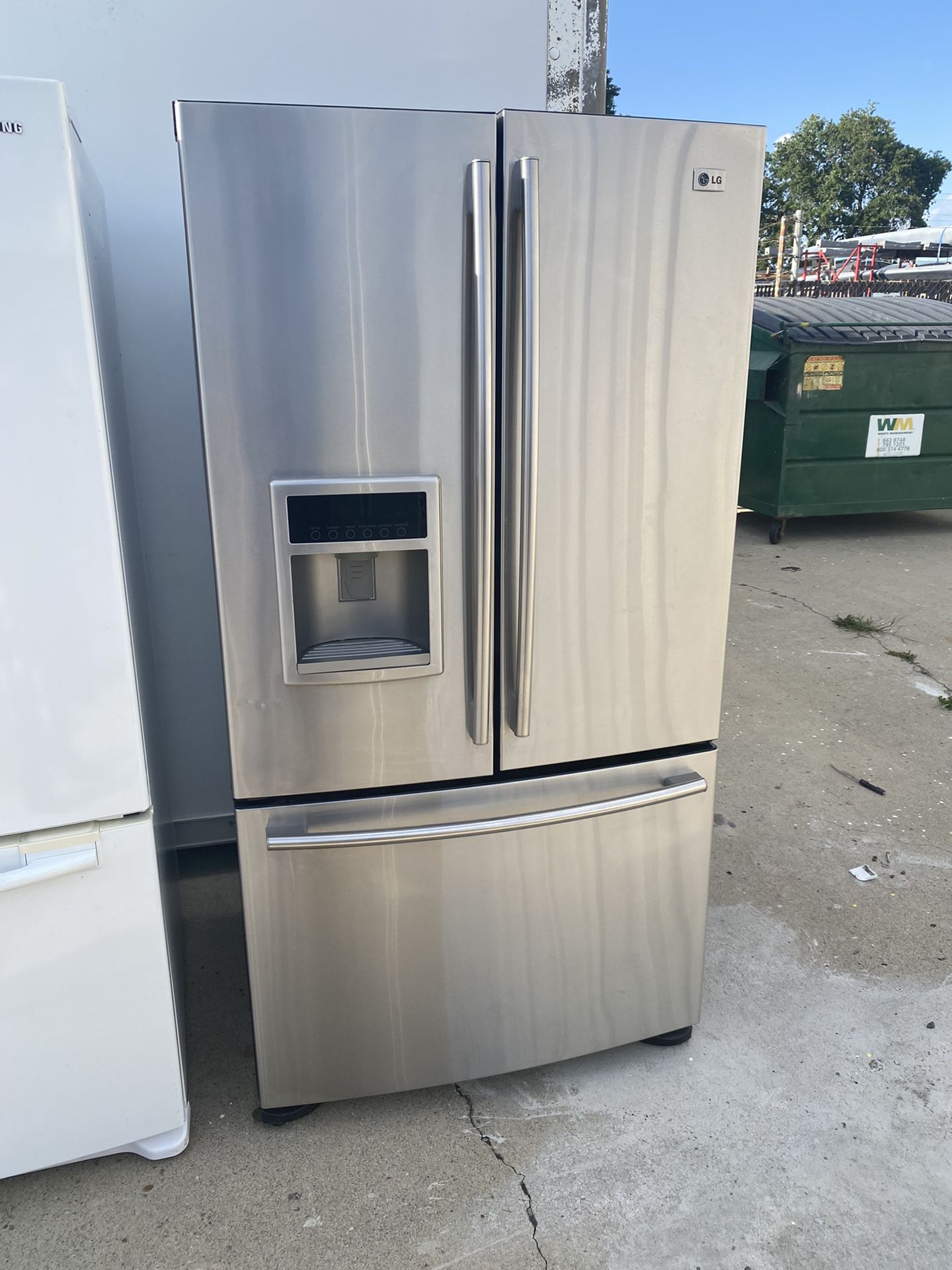 Stainless LG Garage Frenchdoor icemaker doesn’t work can deliver