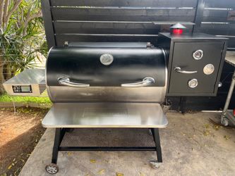 Rt1250 RecTeq smoker with cold smoke box and cover