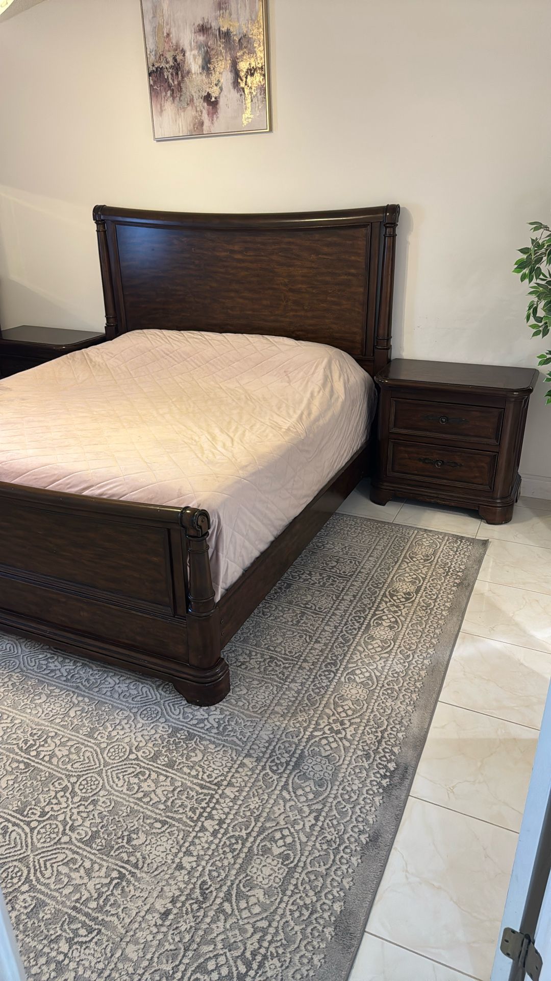 4 Pcs Brown Wood King Bed bedroom Set With Dresser And Mirror