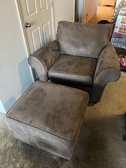 Lounge chair with ottoman