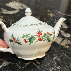 Cup Of Cristmas Tea Teapot