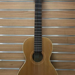 Art & Lutherie Ami Nylon Cedar Acoustic Guitar W/ Gig Bag 
