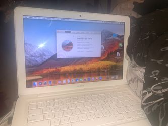 Apple laptop MacOS High Sierra .
