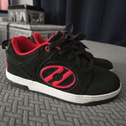Youth Sz 5 Heelys With Wheels 