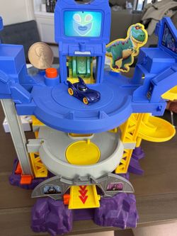 Fisher-Price DC Batwheels Launch & Race Batcave Playset