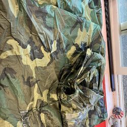 Poncho Liner and gortex Pants Large regular 