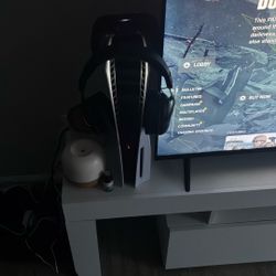 BRAND NEW. Ps5 w Bluetooth Gaming HEADPHONES 